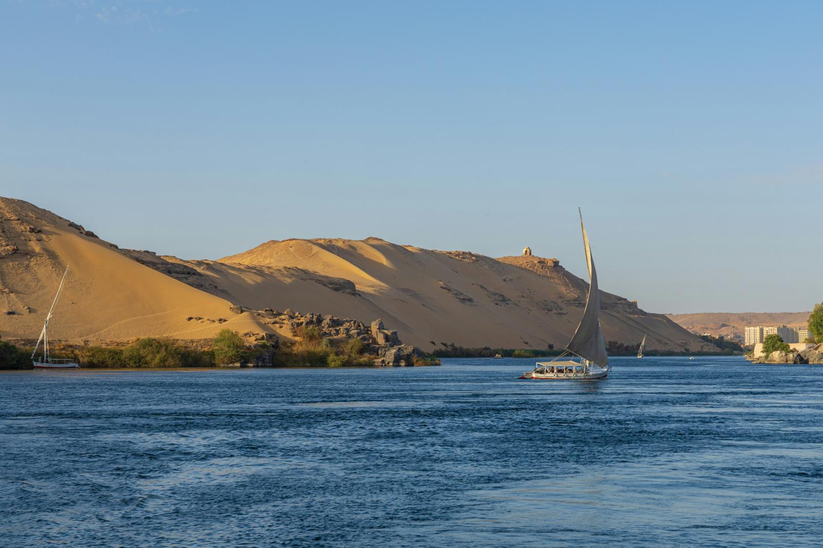 Segelboot auf dem Nil während einer Nilkreuzfahrt in Ägypten