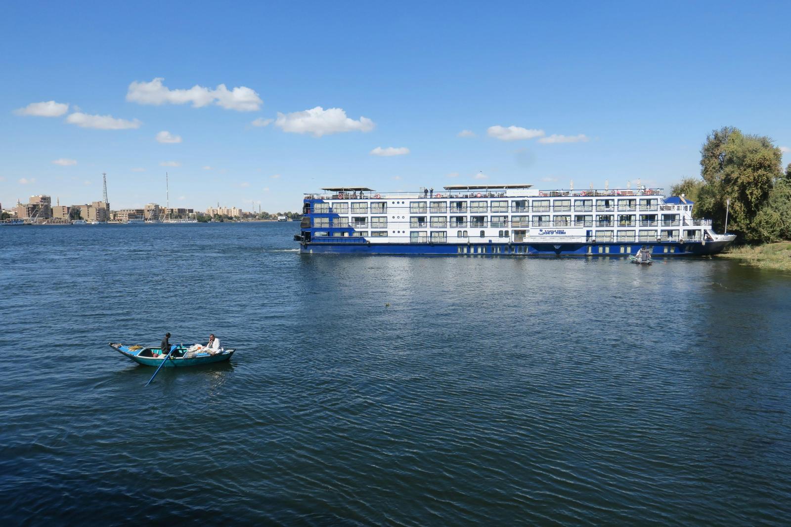 Nilkreuzfahrtschiff auf dem Nil in Ägypten