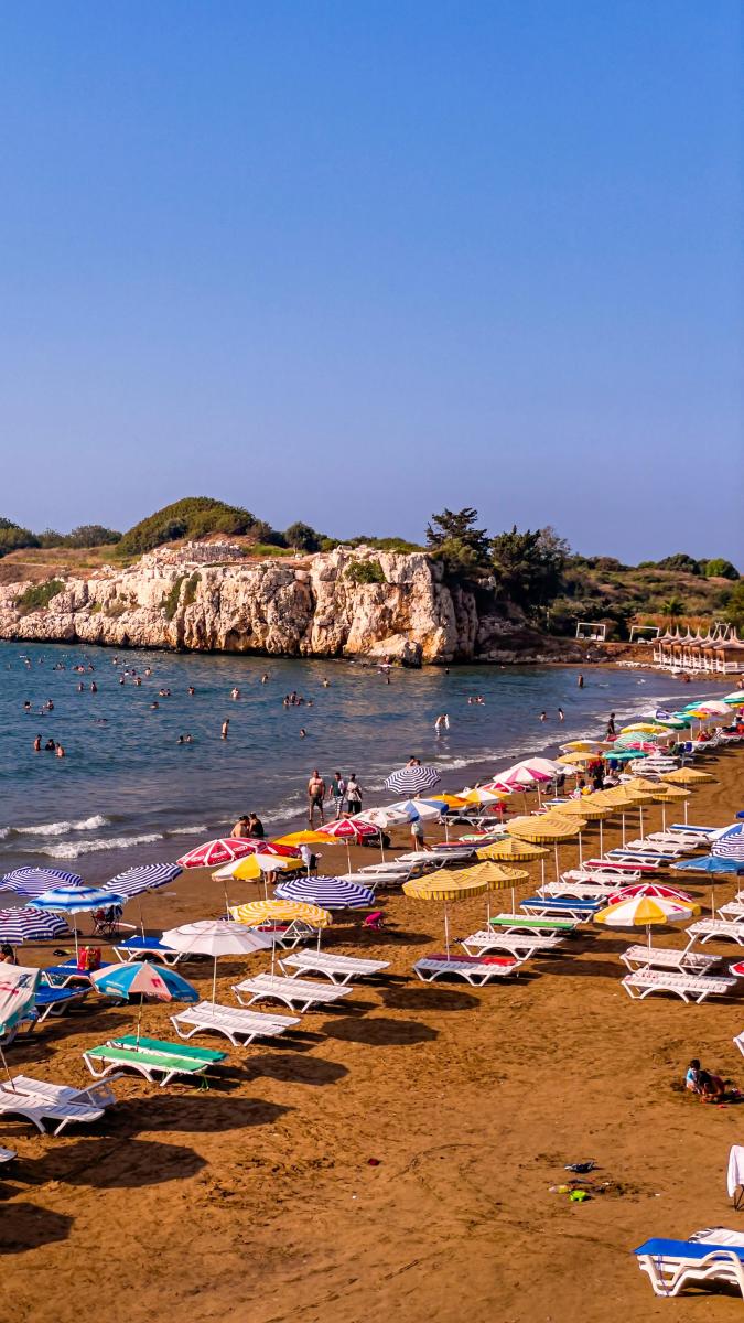 Bulgarien Strand mit Sonnenschirmen am Schwarzen Meer