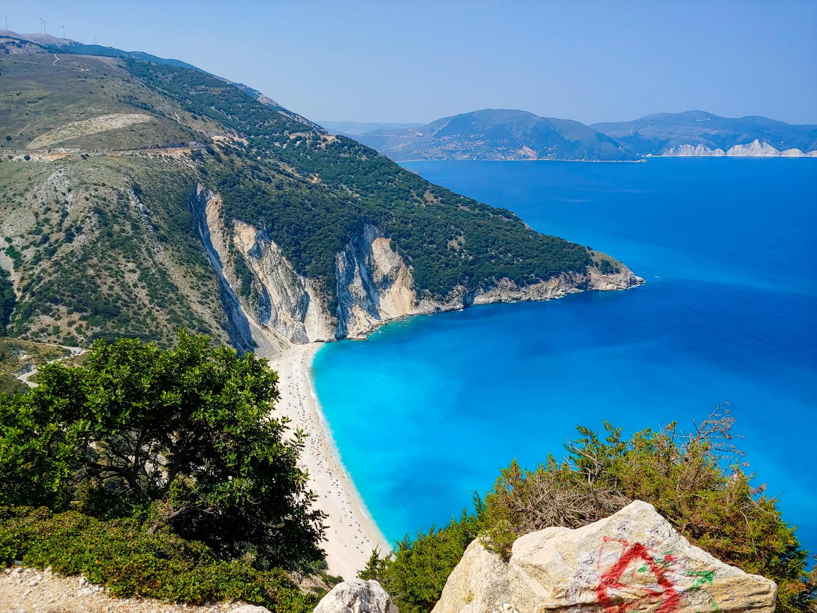 Griechenland Küste mit Bucht und türkisblauem Meer
