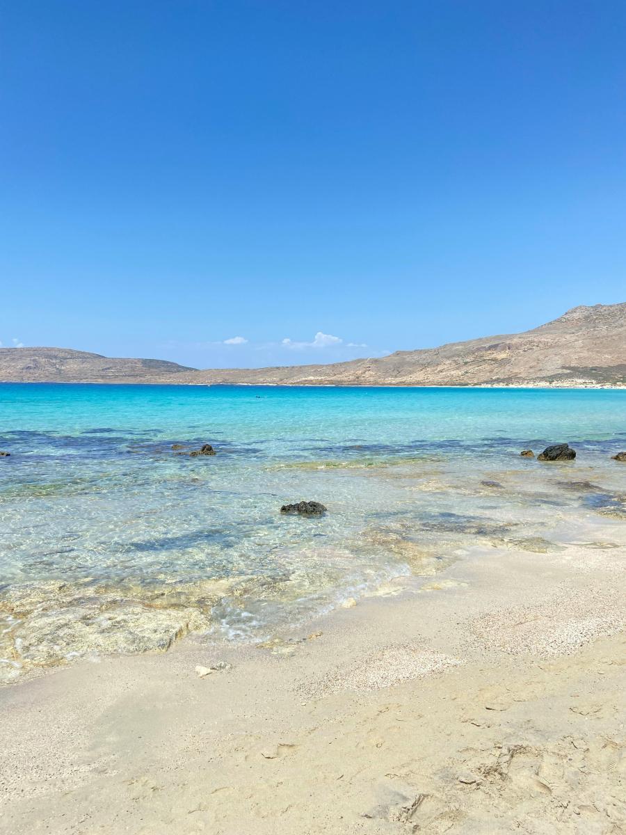 Griechische Inseln mit Strand, Buchten und türkisblauem Meer