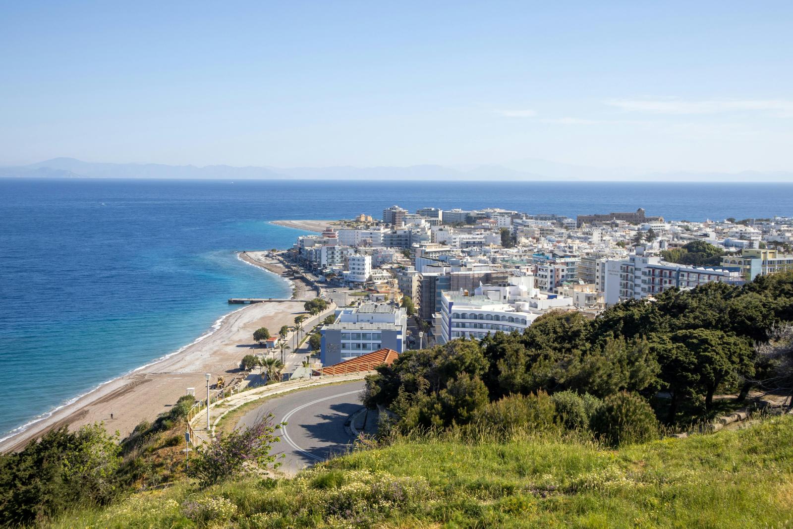 Rhodos Stadt und Küste mit Meerblick