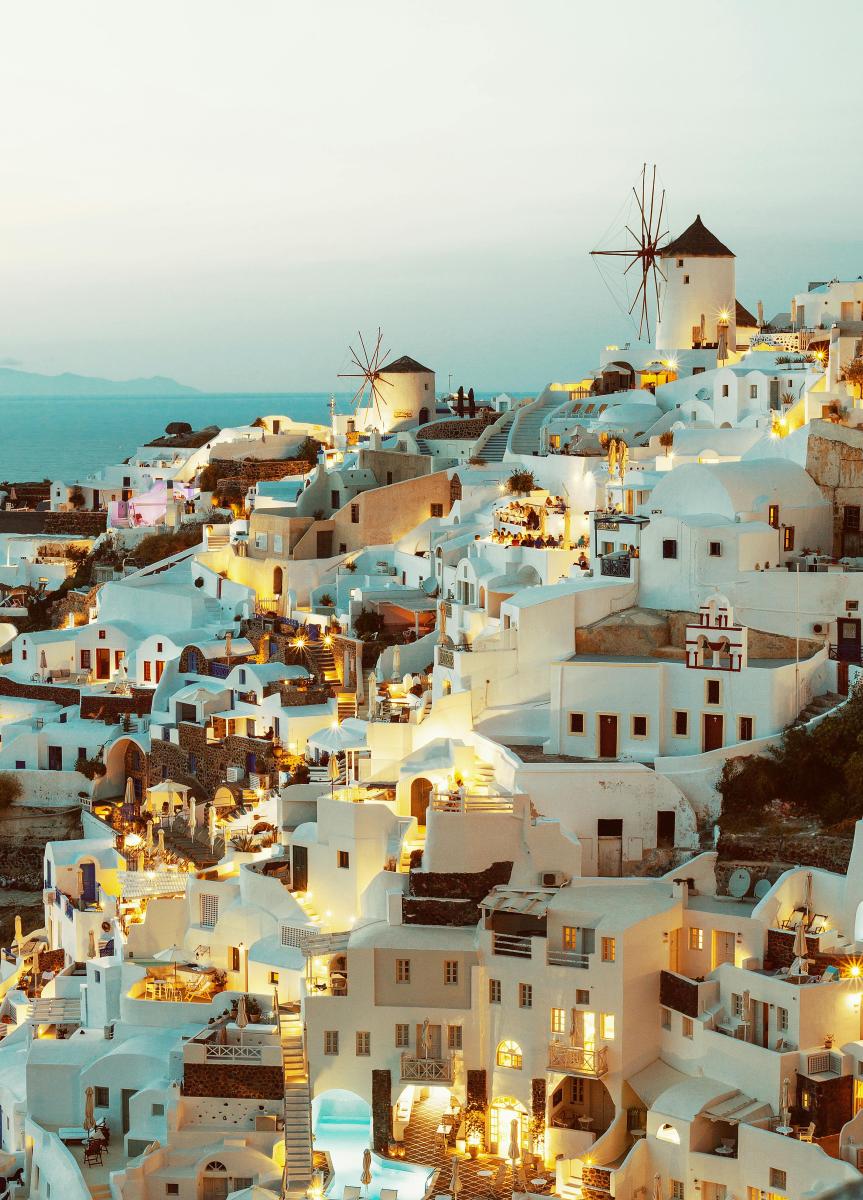 Santorin Oia mit Windmühlen und Abendstimmung