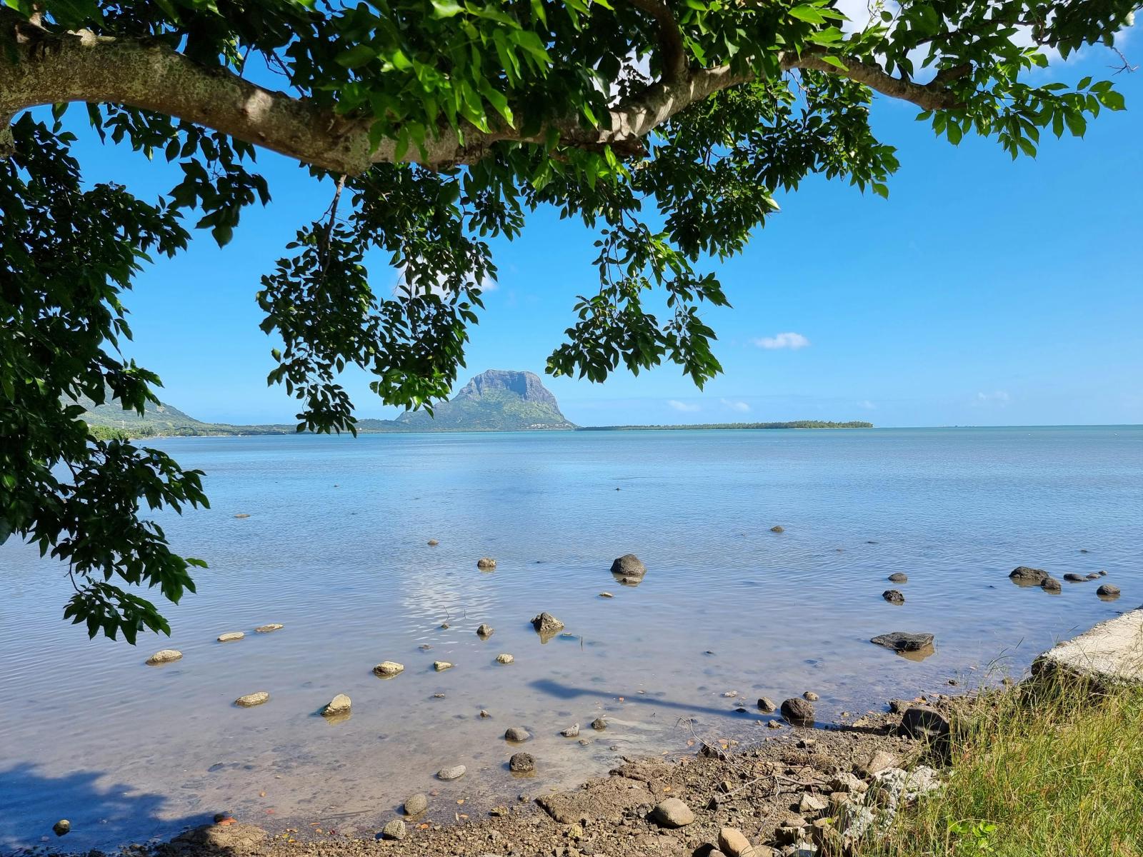 Mauritius Küste mit Blick auf Le Morne