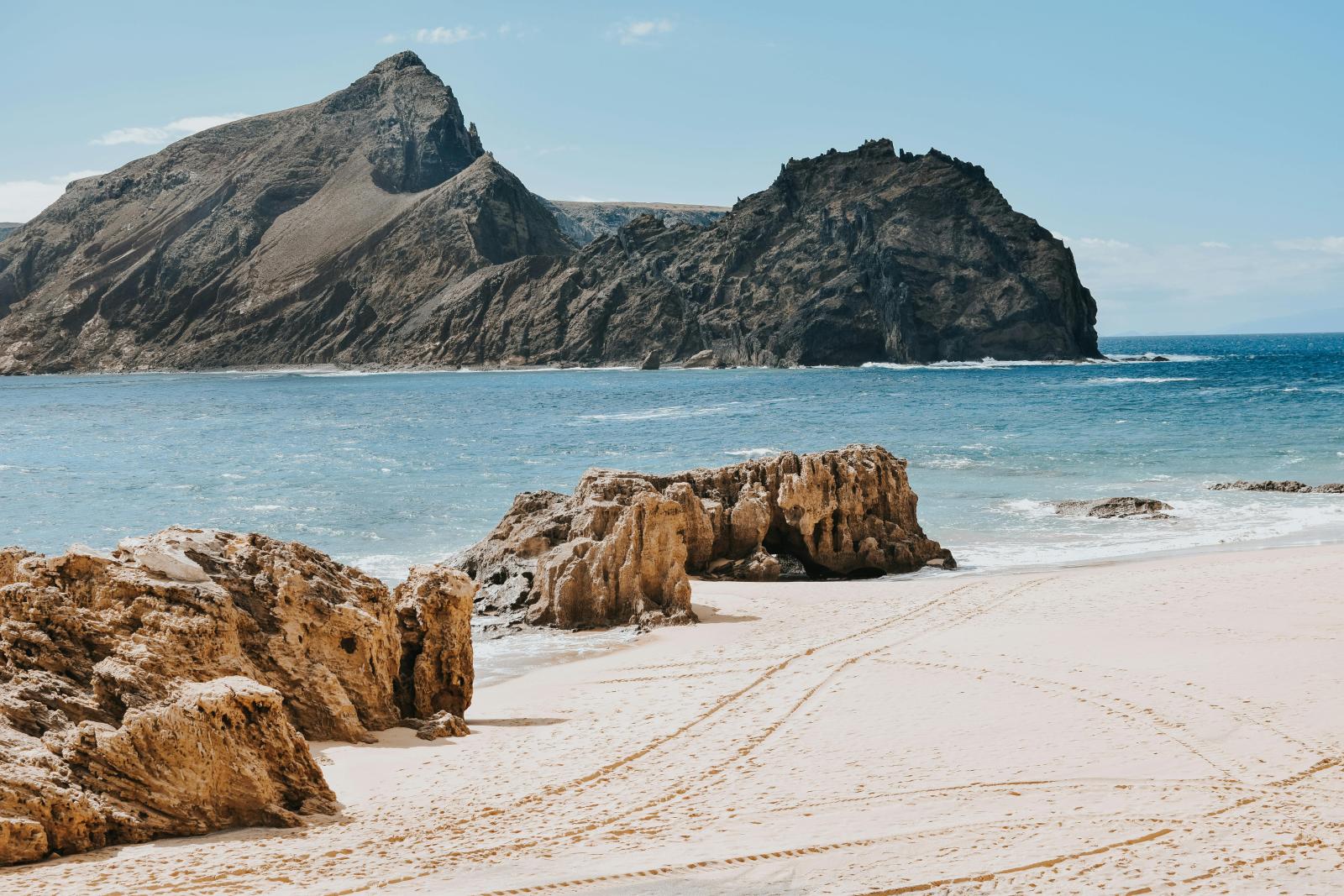 Porto Santo Urlaub mit Sandstrand, Felsen und Atlantik