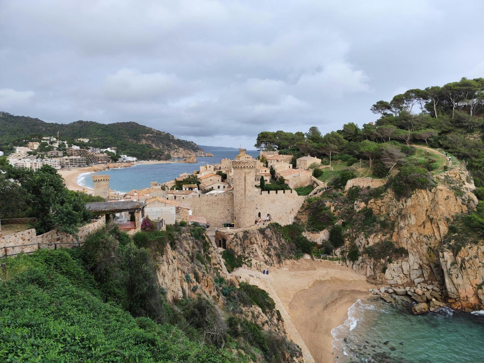 Tossa de Mar an der Costa Brava mit Altstadt, Bucht und Küste
