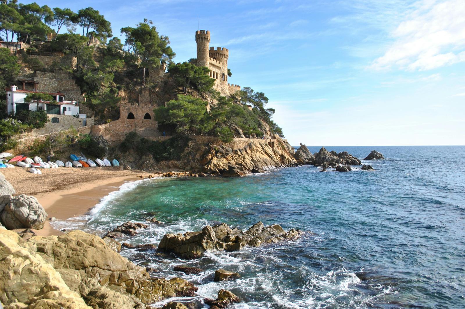 Tossa de Mar an der Costa Brava mit Burg, Strand und Mittelmeer