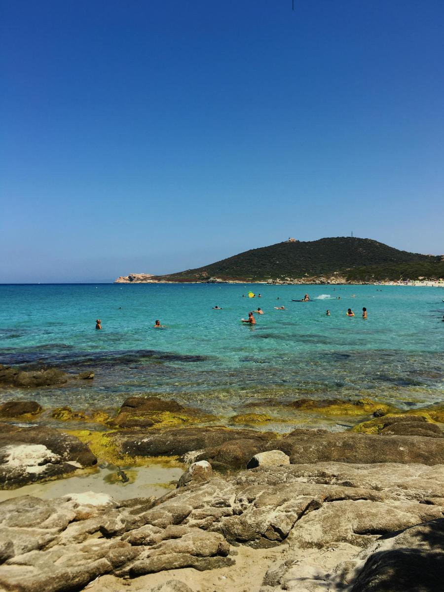 Türkisfarbene Naturbucht bei Cala Mondragó und S’Amarador auf Mallorca