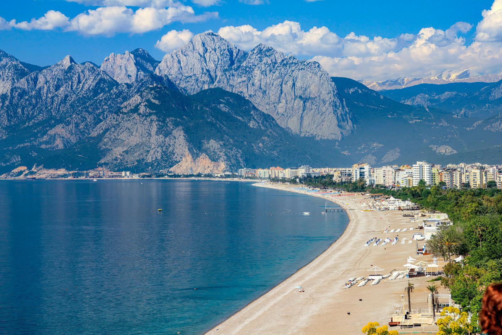 Türkei Urlaub Antalya Strand Küste und Gebirge