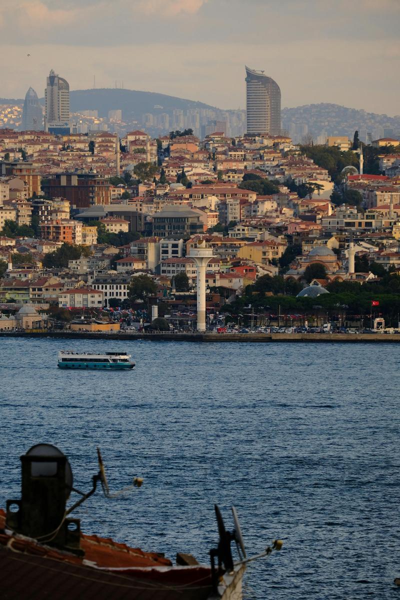 Istanbul in der Türkei mit Blauer Moschee im Abendlicht