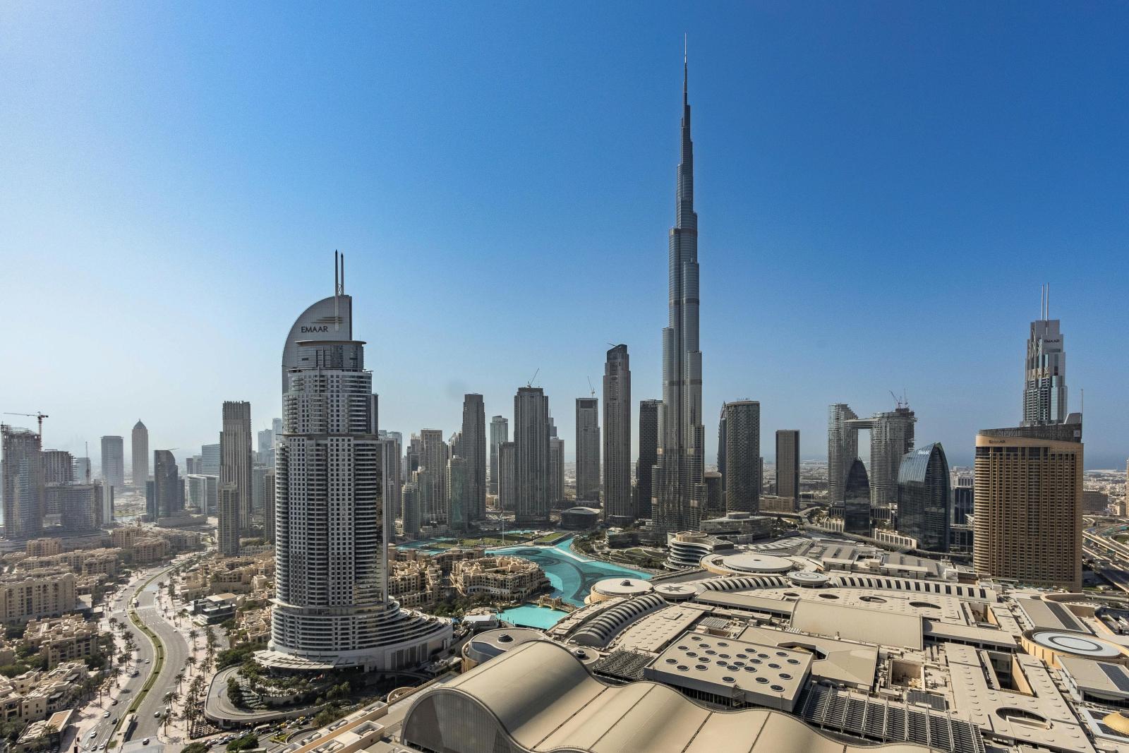Downtown Dubai mit Burj Khalifa und moderner Skyline
