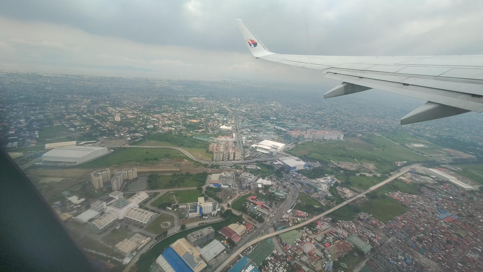 Ein Bild, das Flugzeug, Wolke, Platane Flugzeug Hobel, Himmel enthält.KI-generierte Inhalte können fehlerhaft sein.