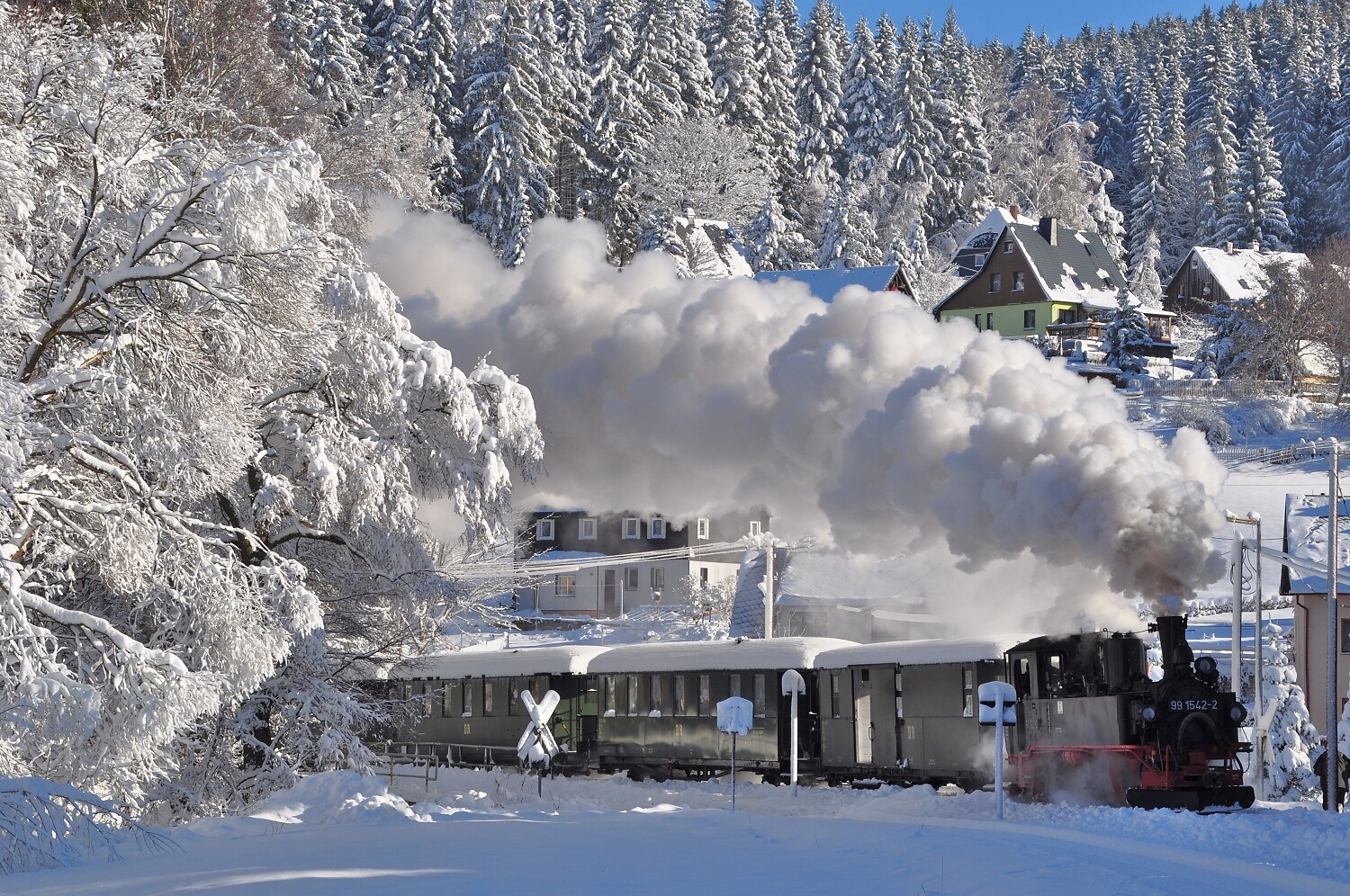 Die Preßnitztalbahn auf ihrer Fahrt durch das winterliche Erzgebirge © Thomas Poth